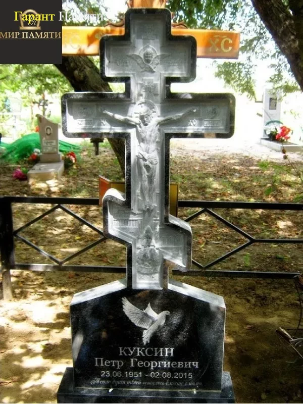 Памятник из гранита "Крест" 44
